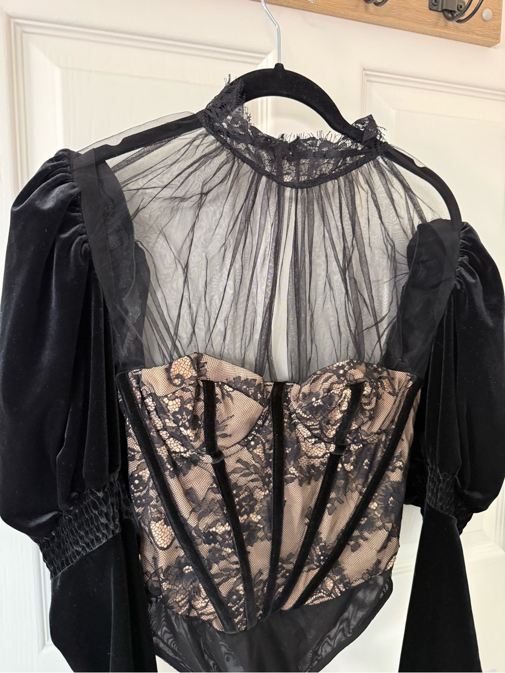 HOUSE OF CB 'Athenea' Black Lace Bodysuit romantic Velvet Puff Sleeve Corset M - Picture 6 of 13